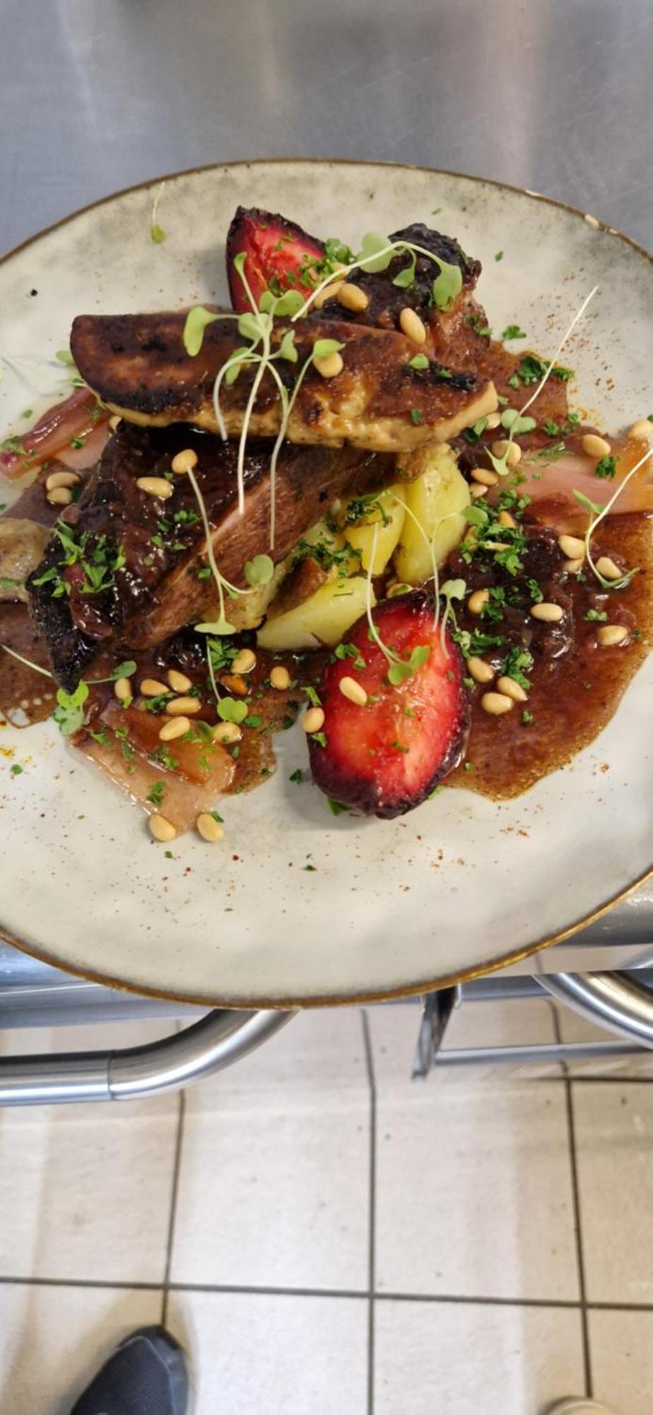 Chateau D'Arance Hotel Restaurant Espace Bien-Etre Cette-Eygun المظهر الخارجي الصورة