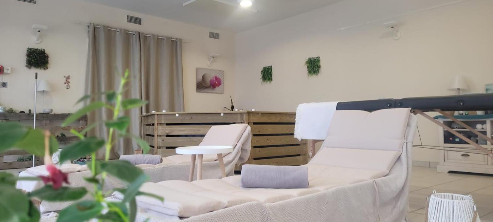 Chateau D'Arance Hotel Restaurant Espace Bien-Etre Cette-Eygun المظهر الخارجي الصورة
